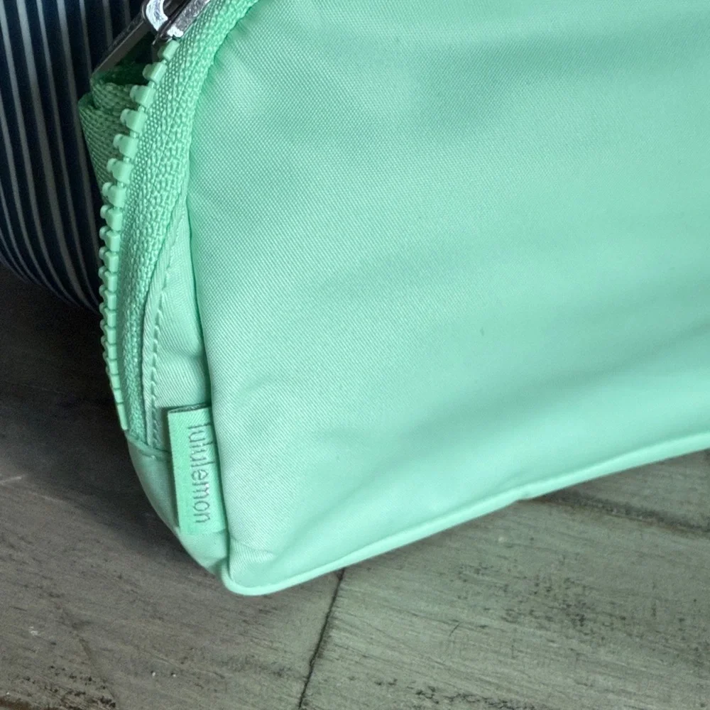 Lululemon Everywhere Belt Bag 1L